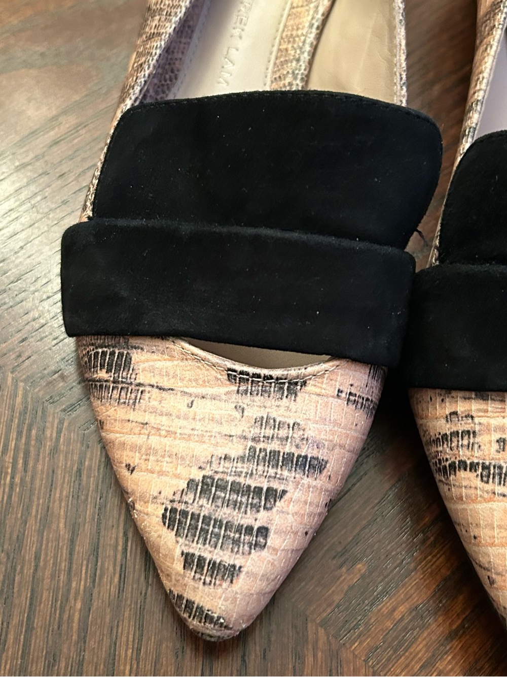 10 Crosby Derek Lam Women's Pointed Flats in Light Pink Black Suede Accent Sz 6 - Picture 3 of 7